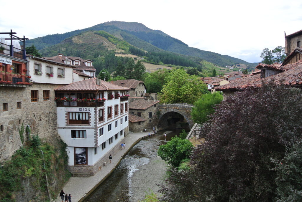 La Villa de Potes. ¡Visítanos y conoce un pedacito de Cantabria!